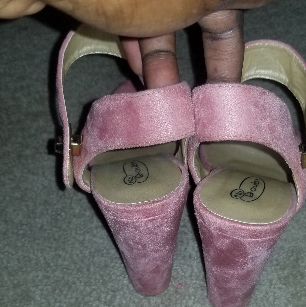 Heels - Picture 4 of 4